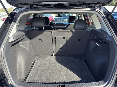Certified 2025 Volkswagen Taos SE FWD image 11