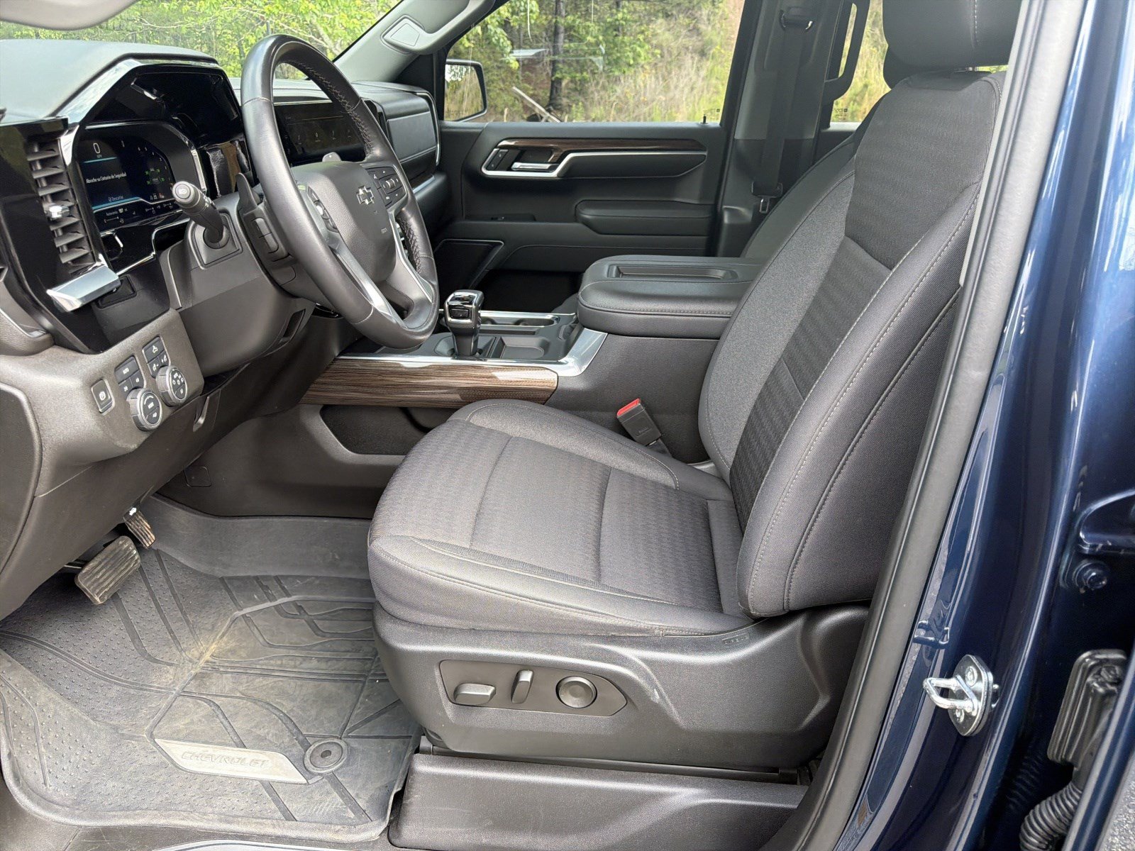 Used 2022 Chevrolet Silverado 1500 RST AWD/4WD image 9