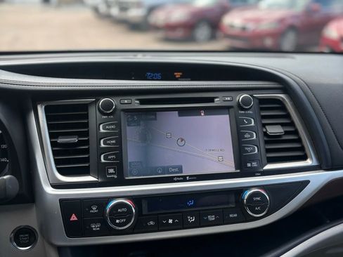 Used 2015 Toyota Highlander Limited Platinum image 11