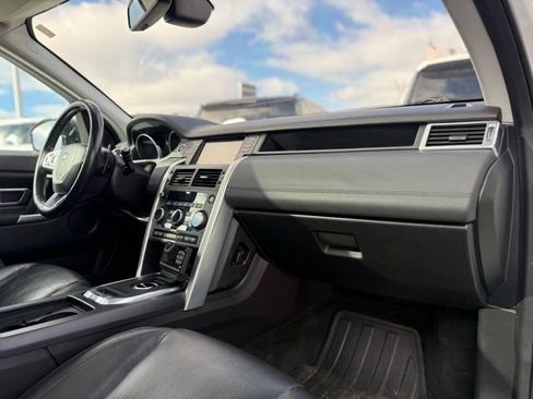 Used 2017 Land Rover Discovery Sport HSE image 18