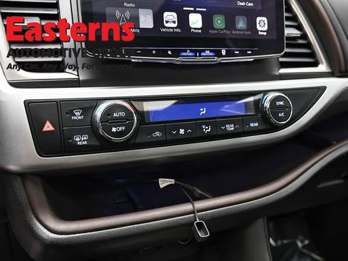 Used 2019 Toyota Highlander Limited w/ Carpet Mat Package (TMS) AWD/4WD image 20