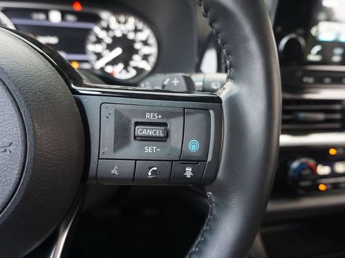 Used 2024 Nissan Pathfinder SL w/ SL Premium Package FWD image 9