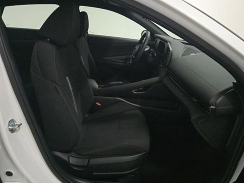 Certified 2025 Hyundai Elantra Sport image 8