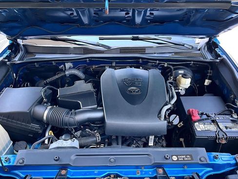 Used 2016 Toyota Tacoma SR5 w/ SR5 Appearance Package (SN) AWD/4WD image 30
