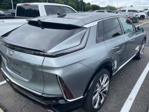 Certified 2024 Cadillac Lyriq Luxury AWD/4WD image 4
