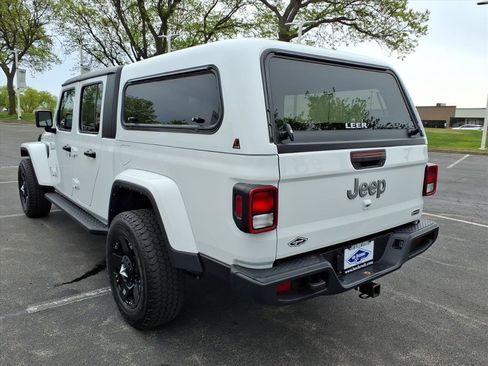 Used 2022 Jeep Gladiator Overland w/ Cold Weather Group AWD/4WD image 5