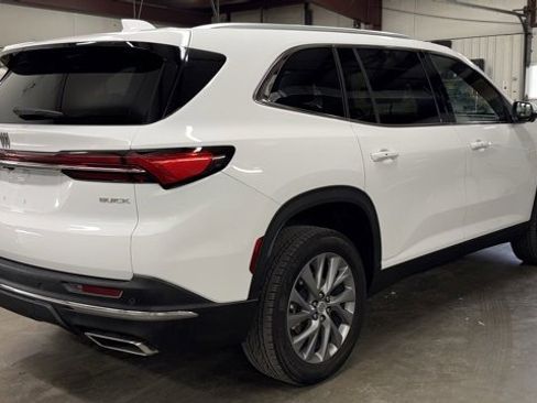 Used 2025 Buick Enclave Preferred image 5