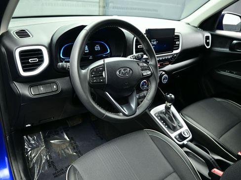 Certified 2025 Hyundai Venue Limited image 12