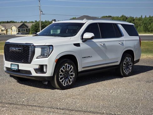 Used 2023 GMC Yukon Denali Ultimate w/ LPO, Floor Liner Package AWD/4WD image 3