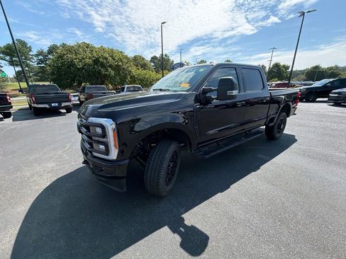 Used 2023 Ford F250 XLT w/ Black Appearance Package AWD/4WD image 7