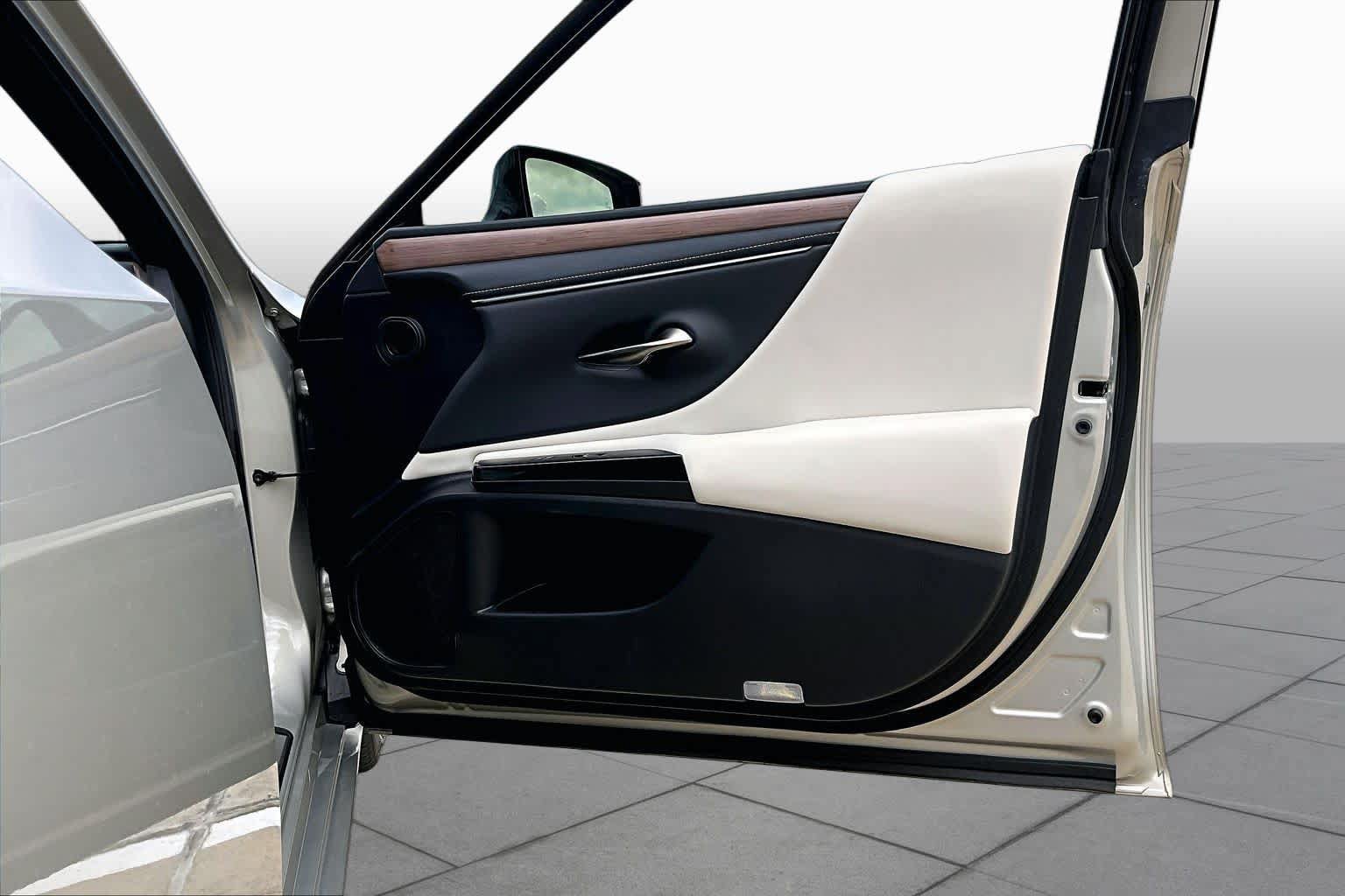 Used 2025 Lexus ES 350 w/ Premium Package FWD image 23