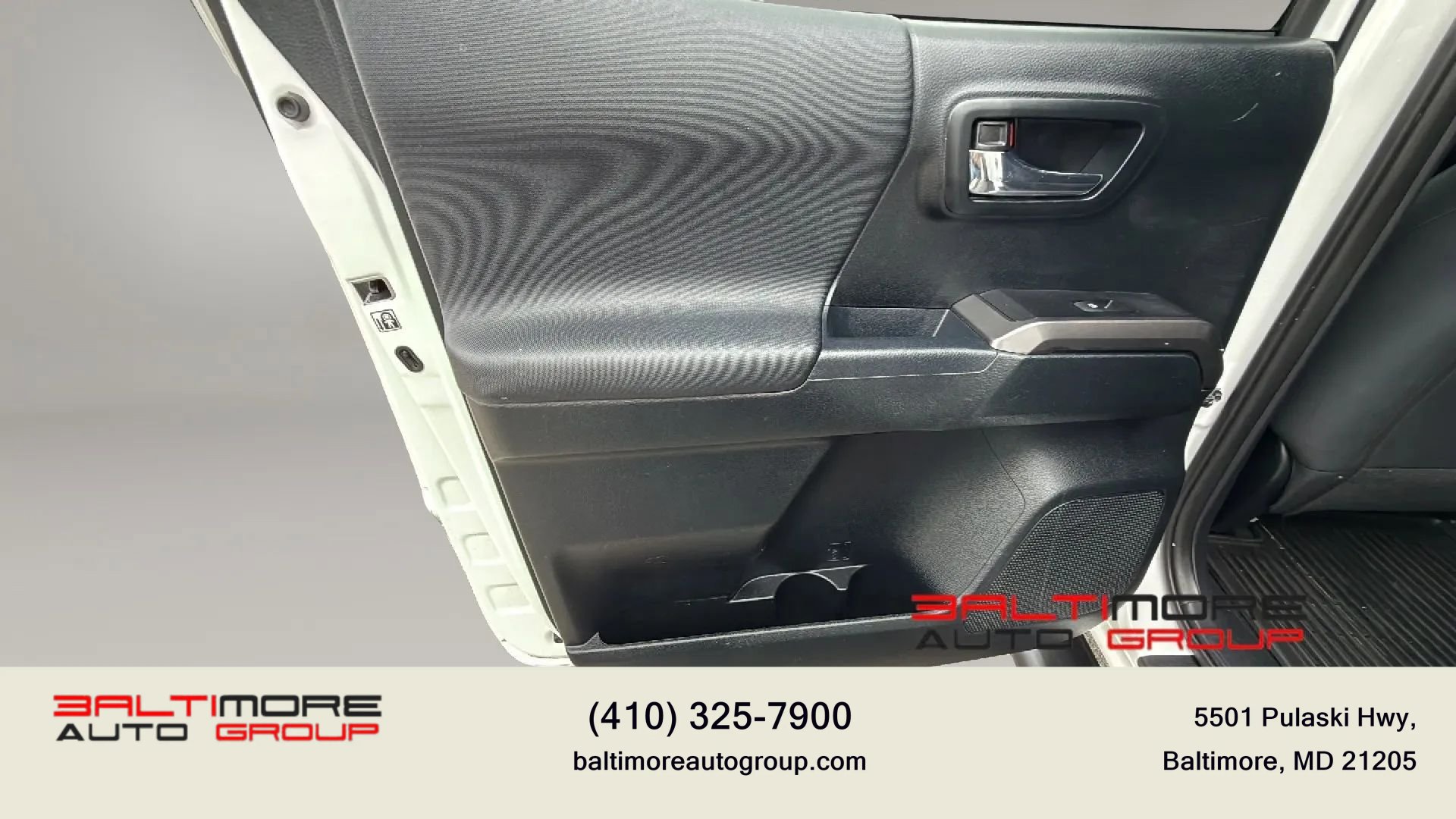 Used 2017 Toyota Tacoma TRD Sport w/ Tow Package (A/T) AWD/4WD image 31