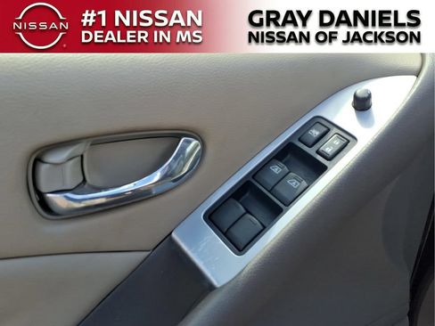 Used 2009 Nissan Murano SL w/ Technology Pkg FWD image 12
