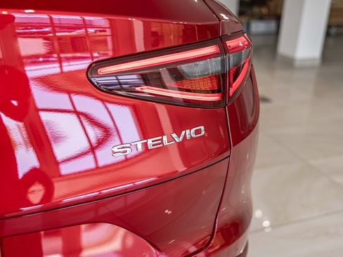 Used 2023 Alfa Romeo Stelvio Veloce AWD/4WD image 15