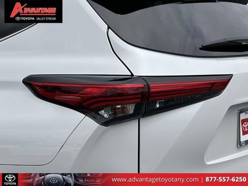 Used 2023 Toyota Highlander XLE AWD/4WD image 13