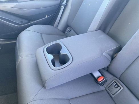 Used 2025 Toyota Corolla LE image 34