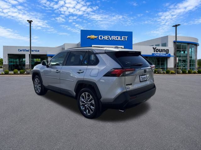 Used 2022 Toyota RAV4 XLE Premium AWD/4WD image 5