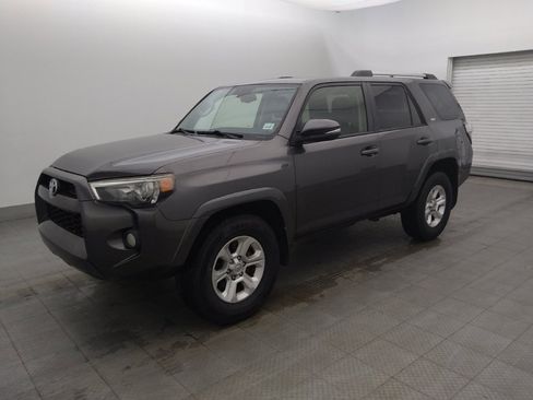 Used 2019 Toyota 4Runner SR5 Premium RWD image 2