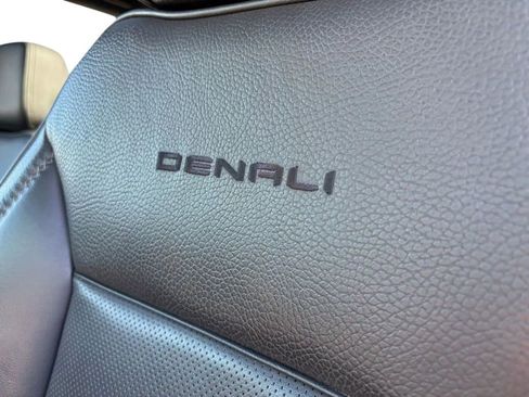 Used 2022 GMC Yukon XL Denali AWD/4WD image 19