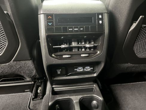 Used 2025 Jeep Grand Cherokee L Altitude AWD/4WD image 15