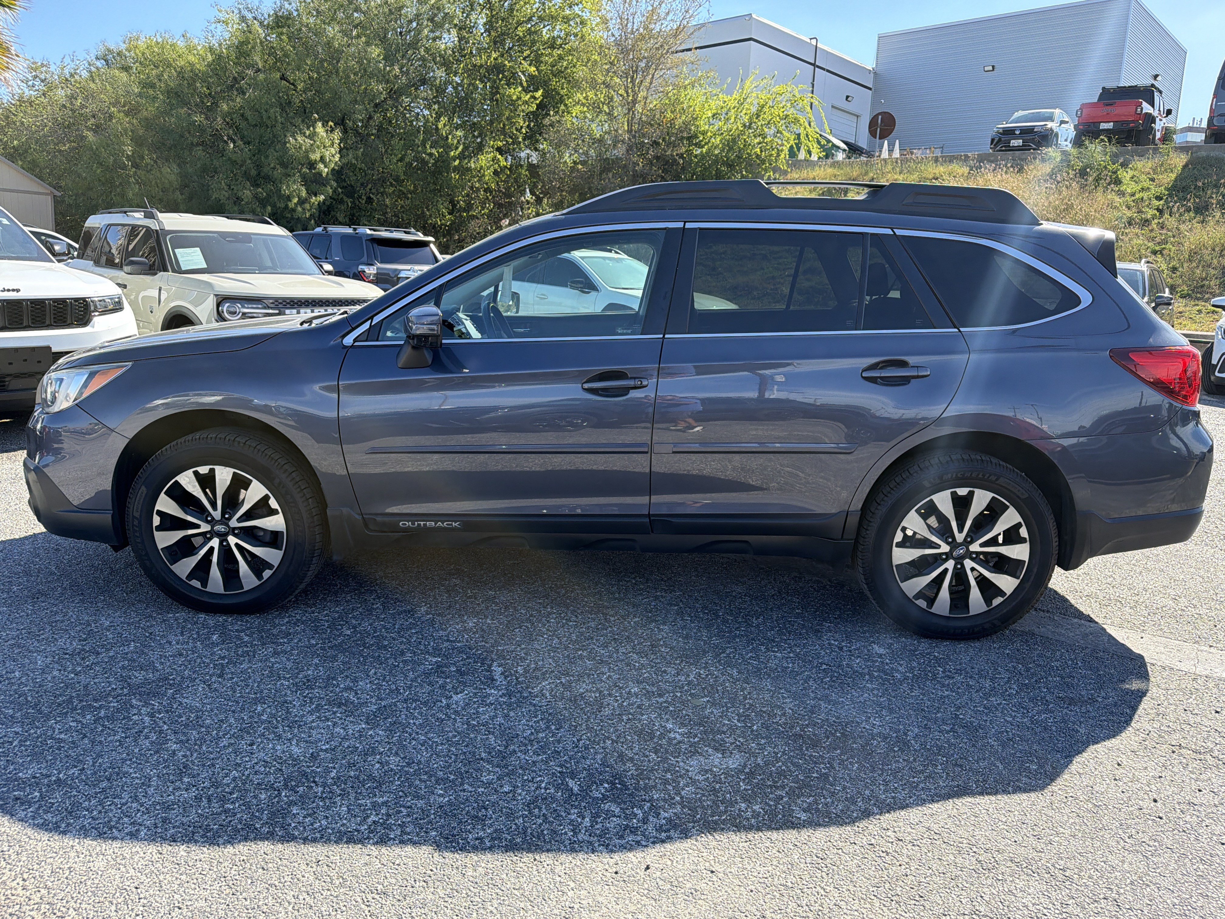 Used 2017 Subaru Outback 2.5i Limited w/ Popular Package #5 AWD/4WD image 6