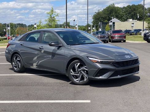 Certified 2025 Hyundai Elantra Sport FWD image 1