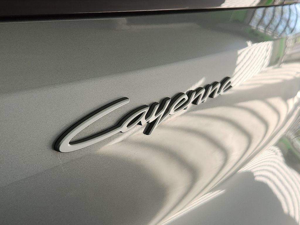 Certified 2025 Porsche Cayenne AWD/4WD image 32
