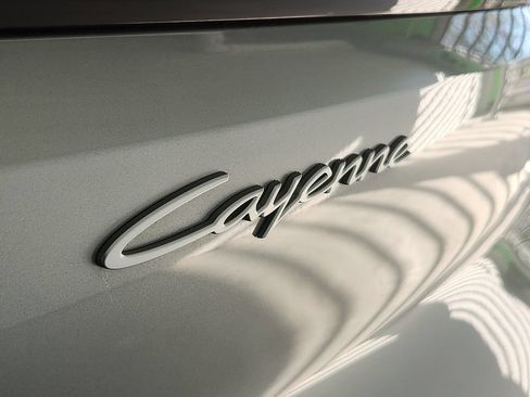 Certified 2025 Porsche Cayenne AWD/4WD image 32