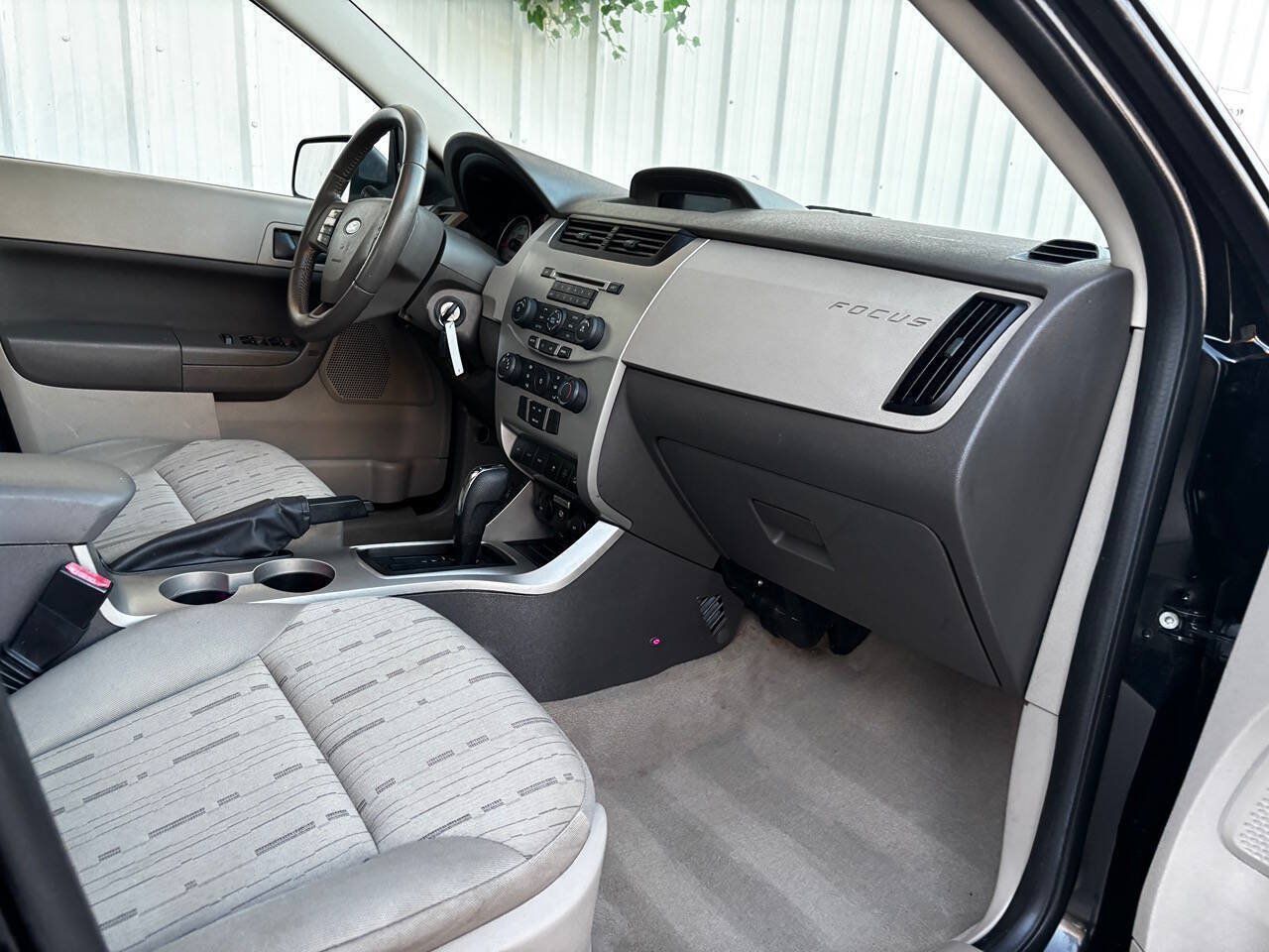 Used 2010 Ford Focus SE FWD image 15