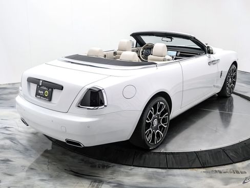 Used 2017 Rolls-Royce Dawn RWD image 22
