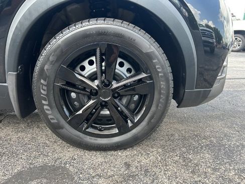 Used 2019 Nissan Kicks S FWD image 21