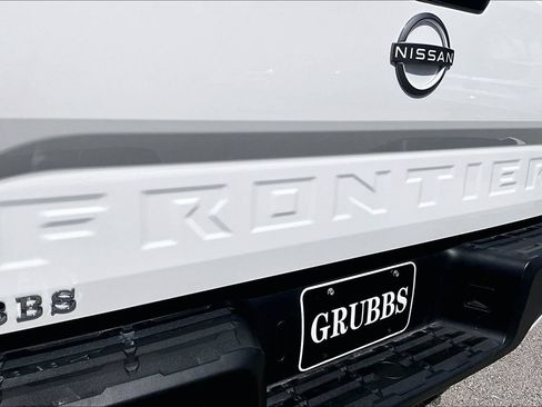 Used 2024 Nissan Frontier SV AWD/4WD image 42