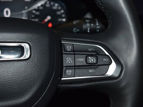 Used 2024 Jeep Compass Limited image 9