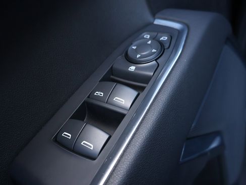 Used 2023 Chevrolet Silverado 1500 LT AWD/4WD image 8