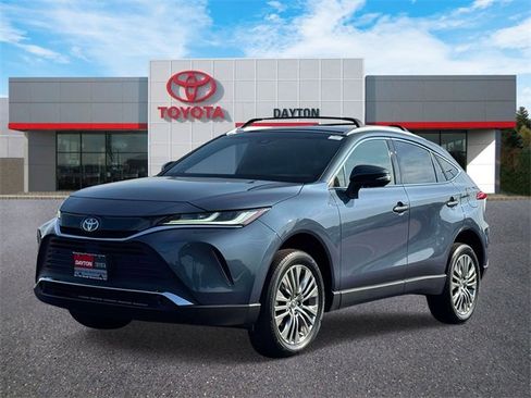 Used 2022 Toyota Venza XLE image 2