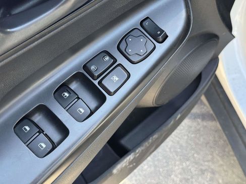 Used 2021 Hyundai Kona SE FWD image 14