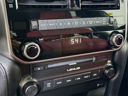 Used 2023 Lexus GX 460 Premium w/ Premium Package image 7