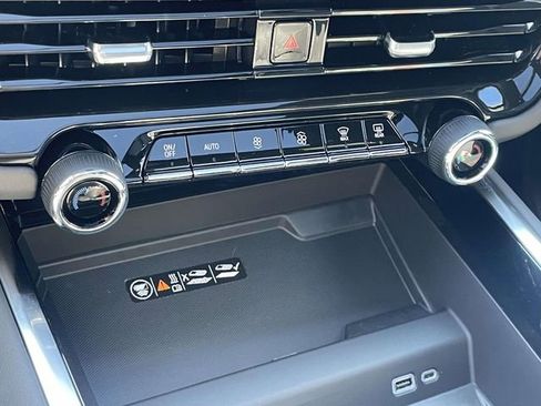 New 2026 Chevrolet Suburban Z71 w/ Comfort Package image 15