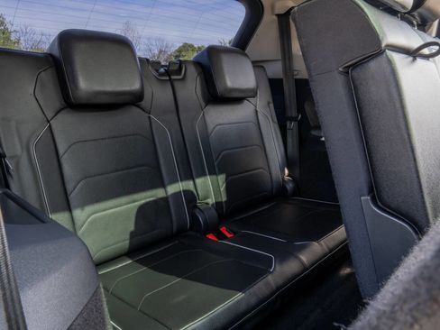 Used 2018 Volkswagen Tiguan SEL Premium image 24