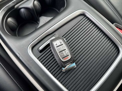 Used 2024 Chrysler Pacifica Touring-L FWD image 40