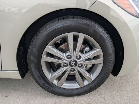 Used 2017 Hyundai Elantra Value Edition w/ Cargo Package FWD image 9
