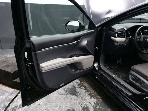 Used 2019 Toyota Camry LE image 16