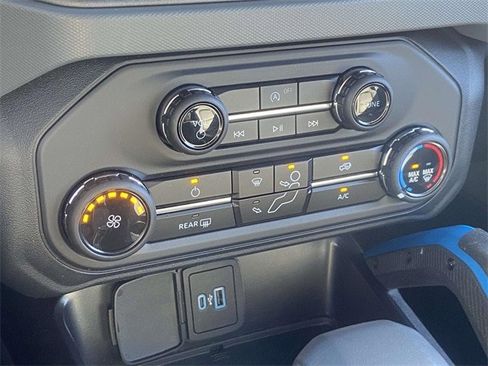 Certified 2024 Ford Bronco Black Diamond image 19