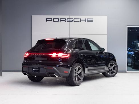 Certified 2026 Porsche Macan AWD/4WD image 7