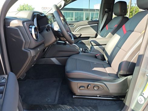 Used 2026 Chevrolet Colorado Z71 w/ Technology Package AWD/4WD image 12