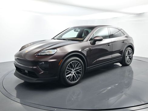 Used 2025 Porsche Macan 4 Electric image 1