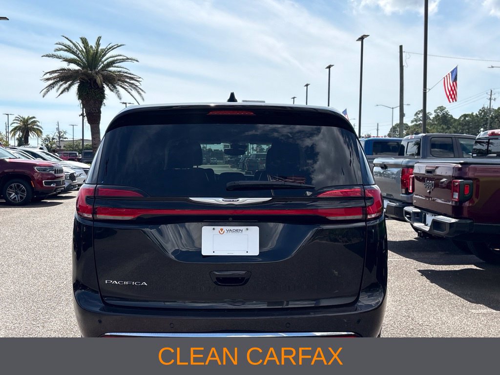 Used 2024 Chrysler Pacifica Touring-L FWD image 4