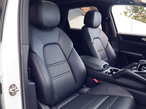 Certified 2021 Porsche Cayenne AWD/4WD image 24