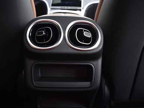 Used 2025 Mercedes-Benz GLC 350e 4MATIC image 19