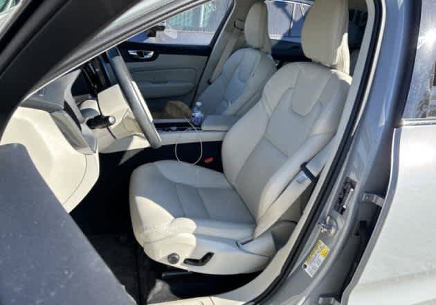 Used 2024 Volvo XC60 B5 Core w/ Climate Package AWD/4WD image 2